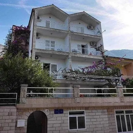 Apartment Nikolic 2 Makarska