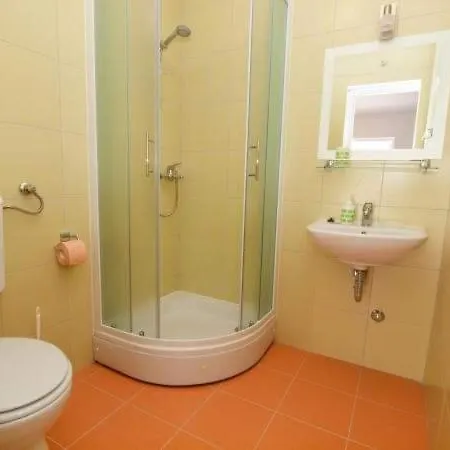 Nikolic 2 アパート マカルスカ